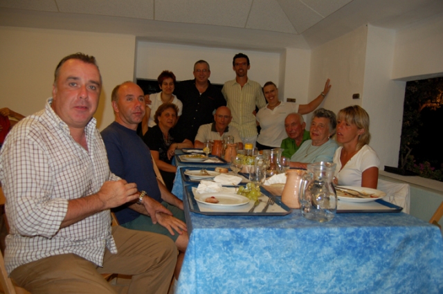Gruppo a cena.